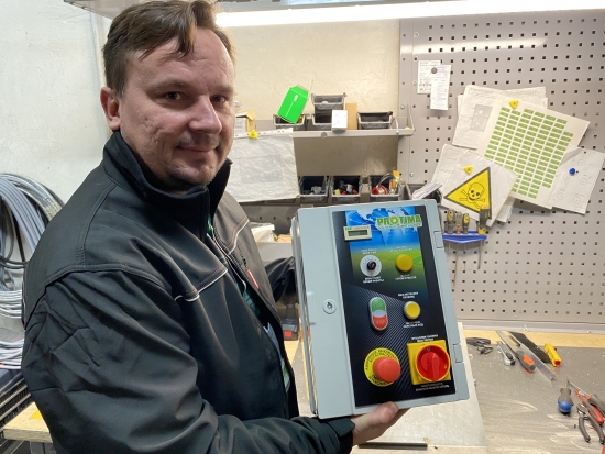 Nouveau panneau de commande pour la centrifugeuse Tornado W-3300-55 New Line